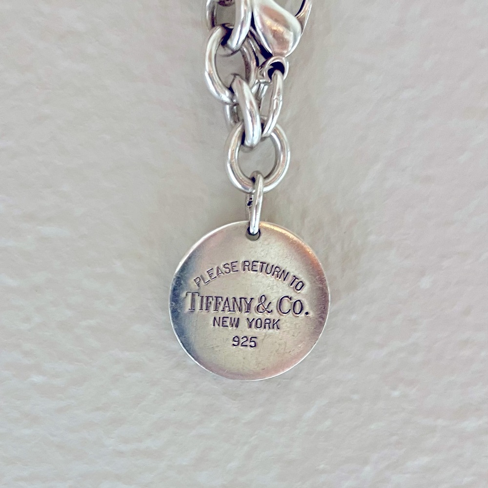 Classic Tiffany’s silver chain link bracelet.